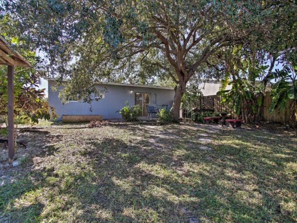 Hollywood Home 989665
