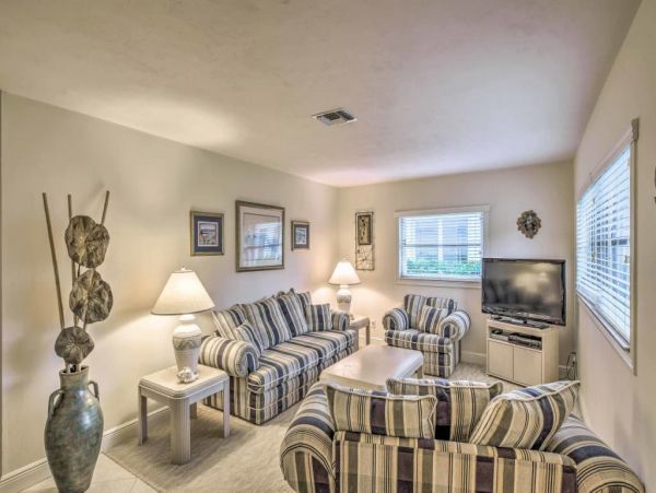 Naples Vacation Three Bedroom Home Sleeps 10 Walk To Beach