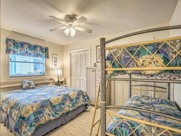 Naples Vacation Three Bedroom Home Sleeps 10 Walk To Beach