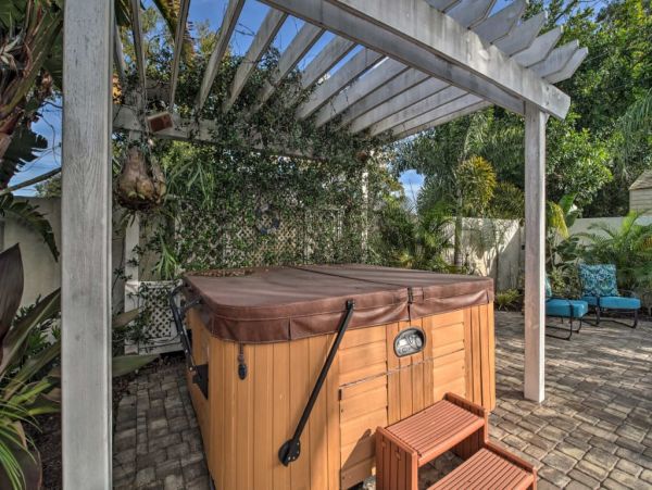 Cocoa Beach Home 989673