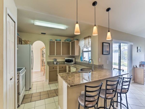 Three Bedroom Cape Coral Vacation Home with Pool & Boat Dock