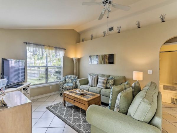 Three Bedroom Cape Coral Vacation Home with Pool & Boat Dock