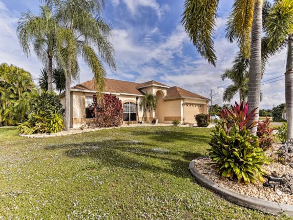 Three Bedroom Cape Coral Vacation Home with Pool & Boat Dock