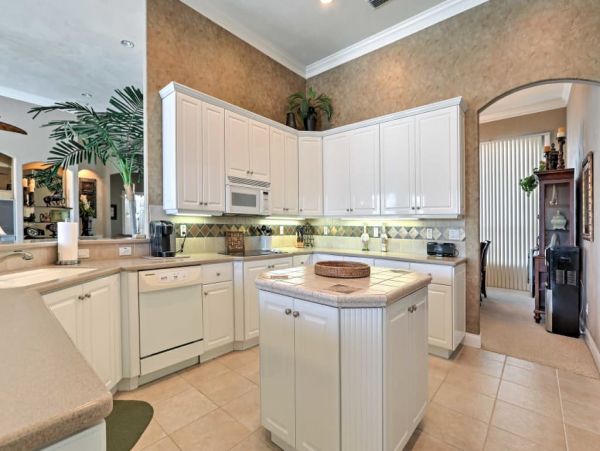 Daytona Beach Home 989679