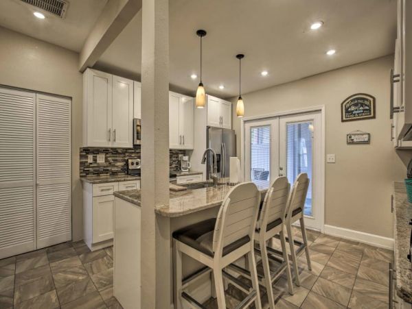 St. Petersburg Home 989681