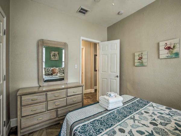St. Petersburg Home 989681