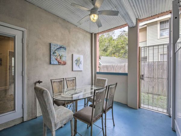 St. Petersburg Home 989681