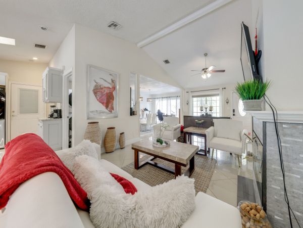 Fort Lauderdale Vacation Rental with Private Pool - Florida Canal Front Home