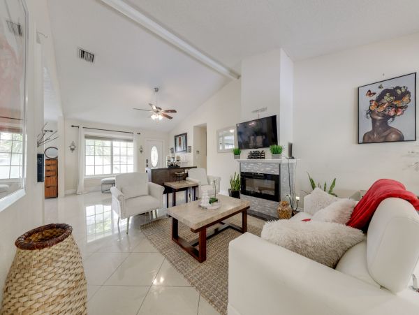 Fort Lauderdale Vacation Rental with Private Pool - Florida Canal Front Home