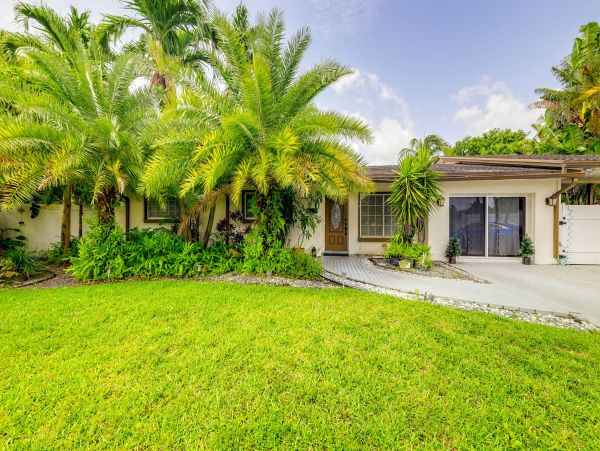Fort Lauderdale Vacation Rental with Private Pool - Florida Canal Front Home
