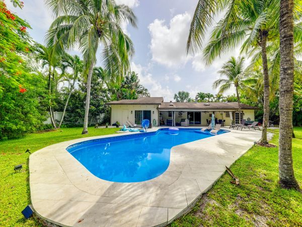 Fort Lauderdale Vacation Rental with Private Pool - Florida Canal Front Home