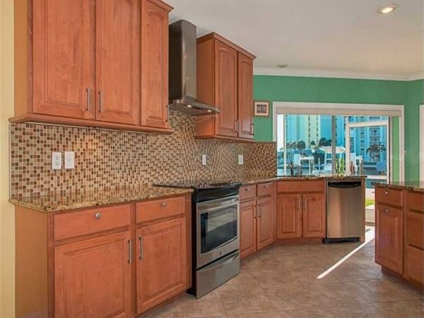 St. Petersburg Home 989693
