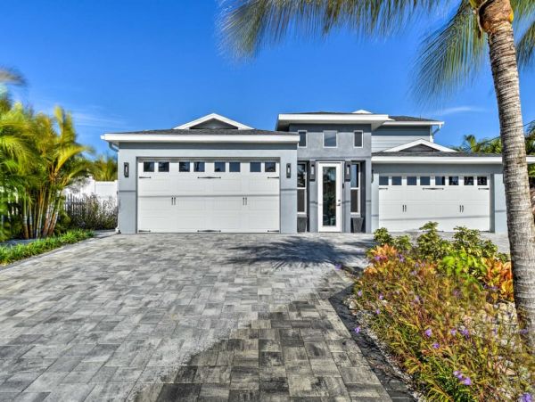 St. Petersburg Home 989696