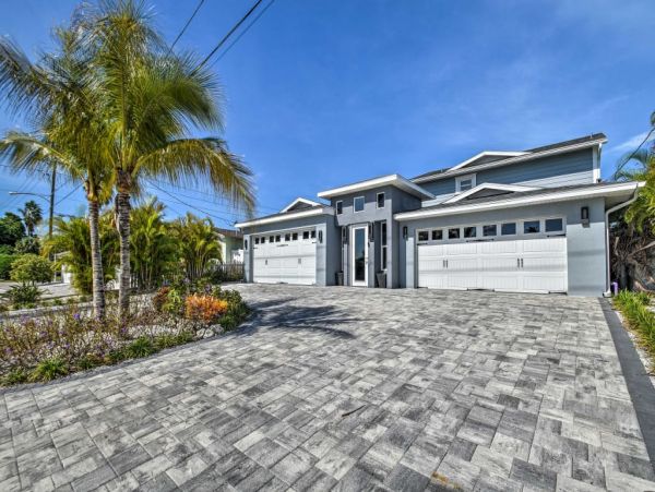 St. Petersburg Home 989696