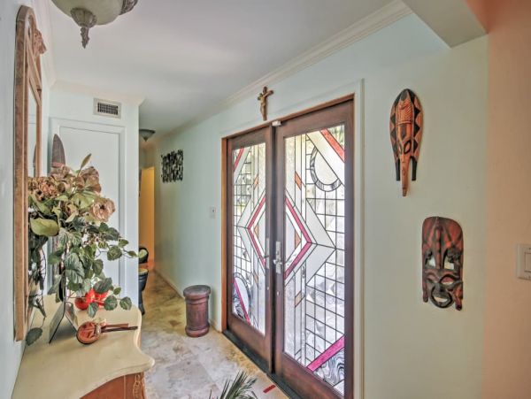 St. Petersburg Home 989699