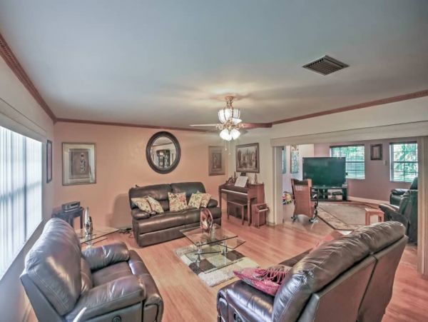 St. Petersburg Home 989699