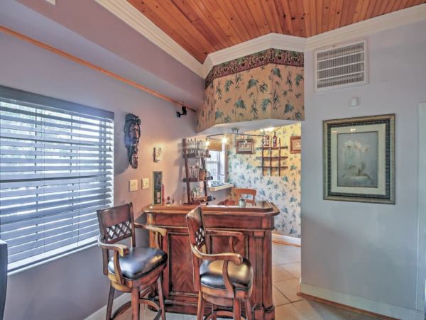St. Petersburg Home 989699
