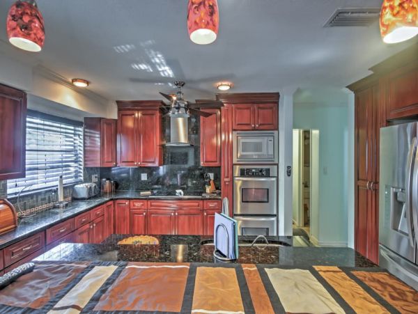 St. Petersburg Home 989699