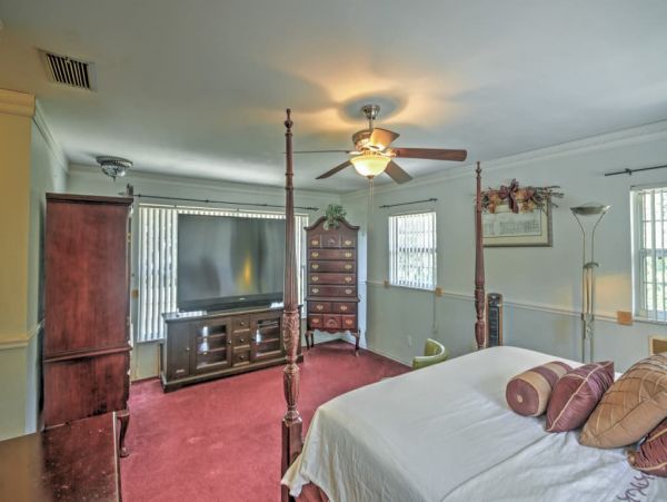 St. Petersburg Home 989699
