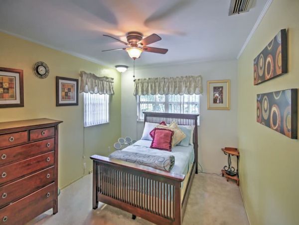 St. Petersburg Home 989699
