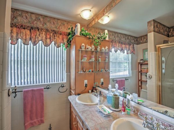 St. Petersburg Home 989699