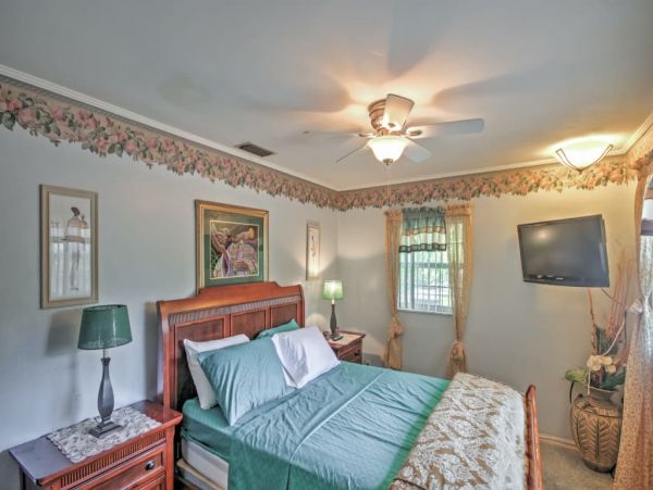 St. Petersburg Home 989699