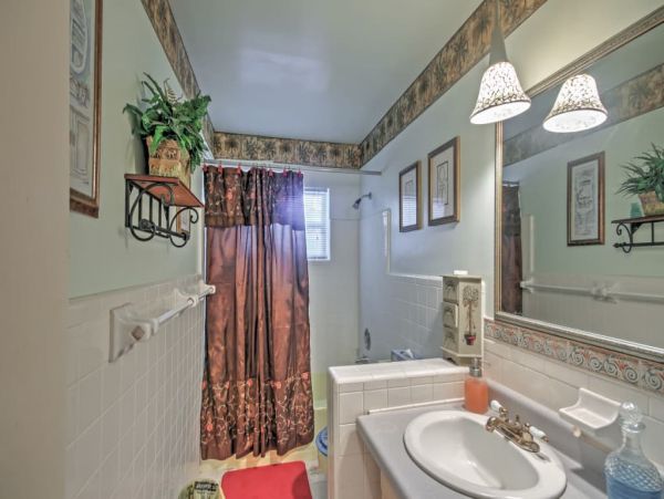 St. Petersburg Home 989699