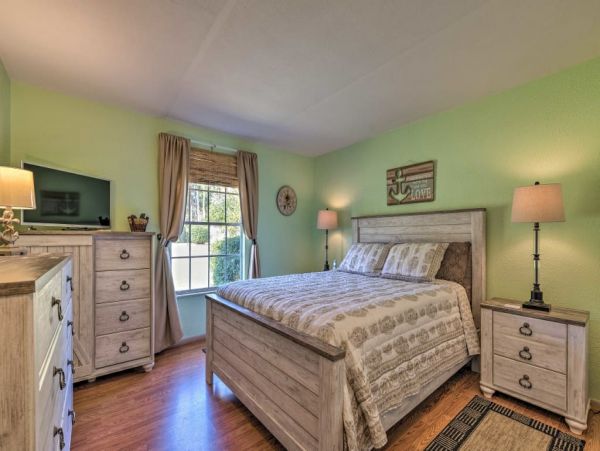 Daytona Beach Home 989702