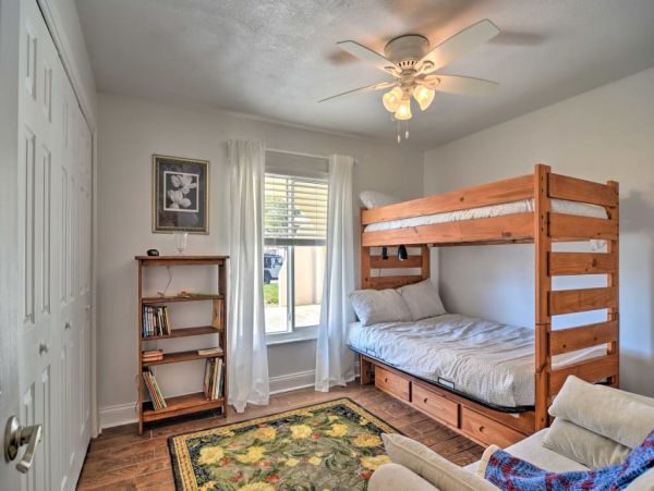 St. Petersburg Home 989730