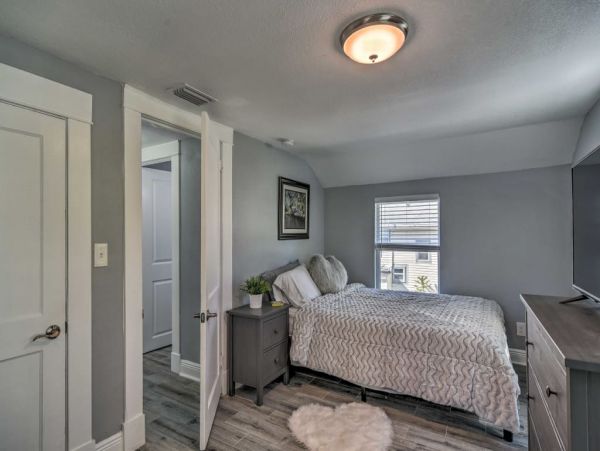St. Petersburg Home 989734