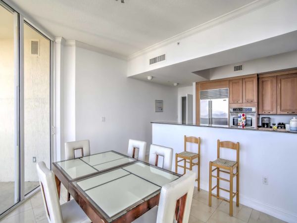 Hollywood Home 989741