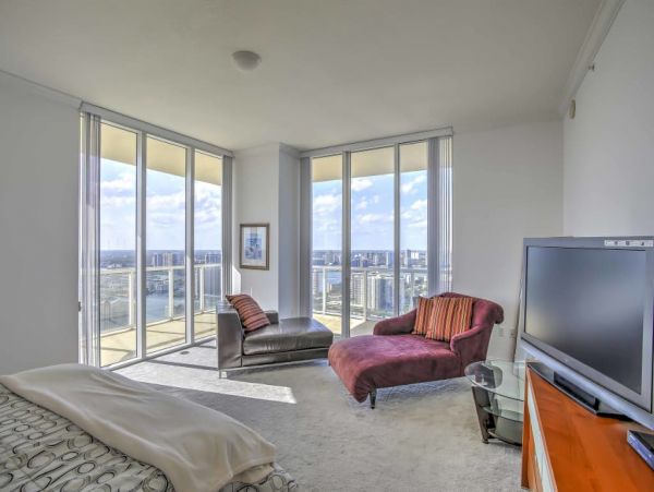 Hollywood Home 989741