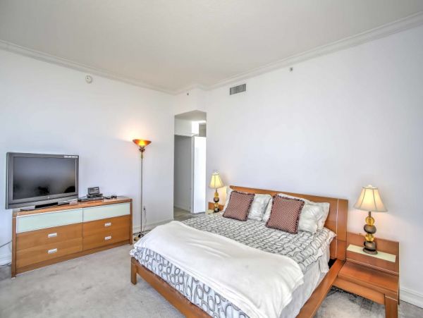 Hollywood Home 989741
