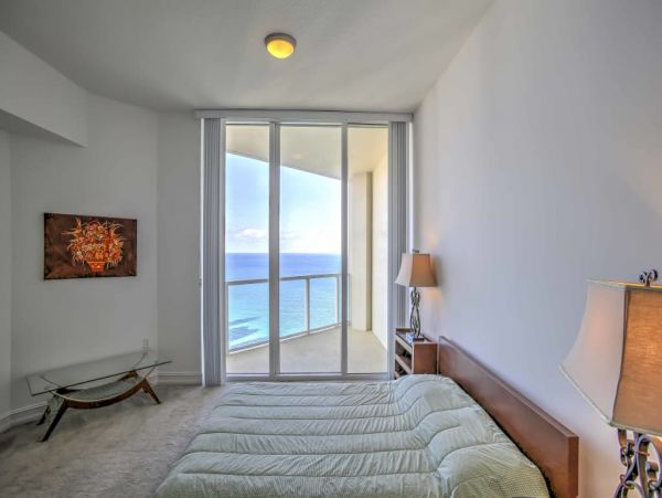 Hollywood Home 989741