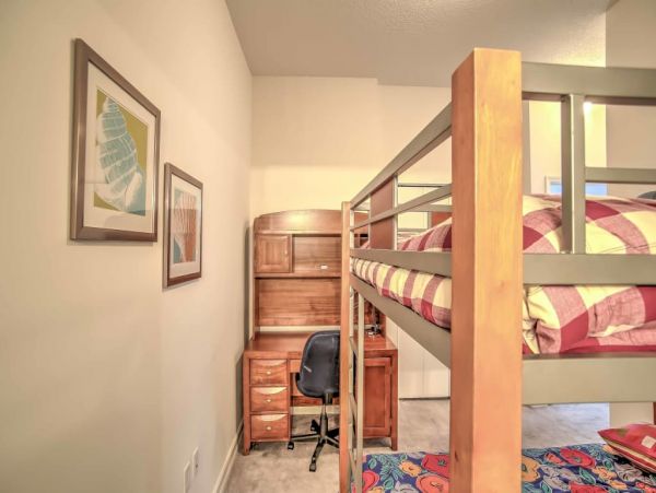 Hollywood Home 989741