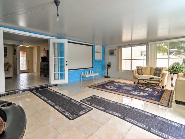 St. Petersburg Home 989758