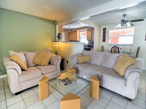 St. Petersburg Home 989758