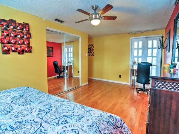 St. Petersburg Home 989758