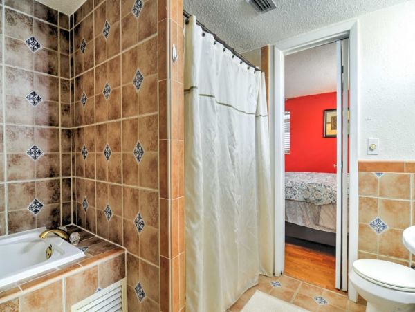 St. Petersburg Home 989758