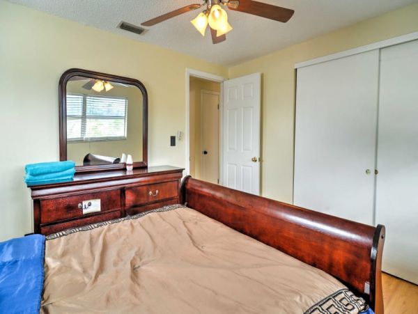 St. Petersburg Home 989758