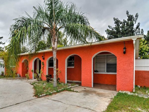 St. Petersburg Home 989758