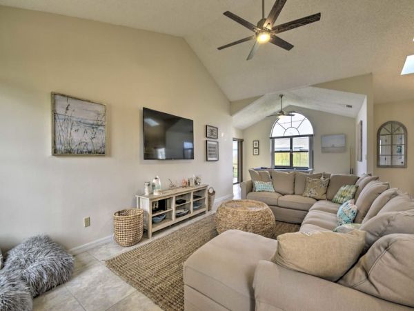 Daytona Beach Home 989766