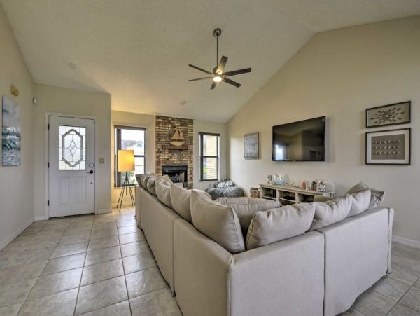 Daytona Beach Home 989766