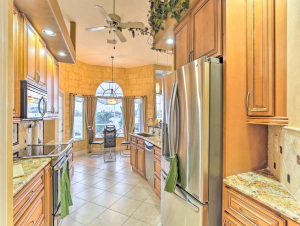 Cape Coral Three Bedroom Lake Front Vacation Rental