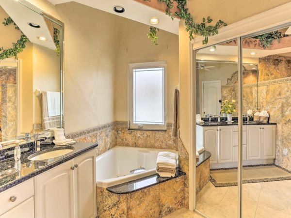 Cape Coral Three Bedroom Lake Front Vacation Rental