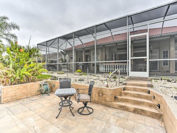 Cape Coral Three Bedroom Lake Front Vacation Rental