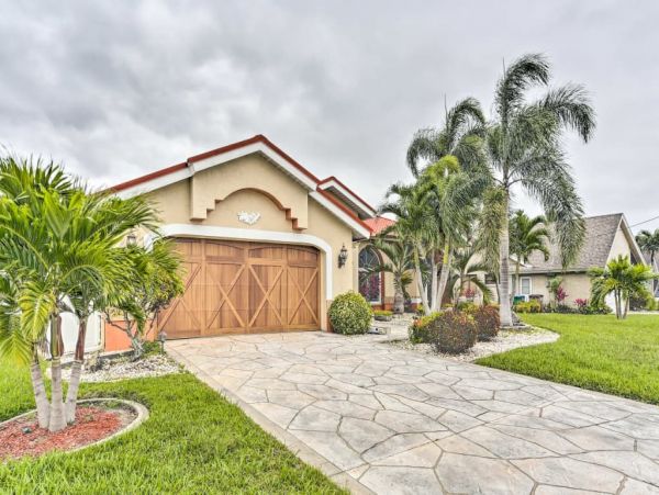 Cape Coral Three Bedroom Lake Front Vacation Rental