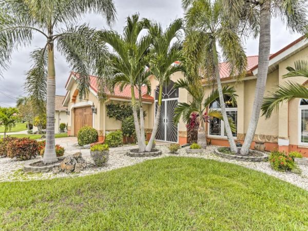 Cape Coral Three Bedroom Lake Front Vacation Rental
