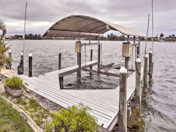 Cape Coral Three Bedroom Lake Front Vacation Rental