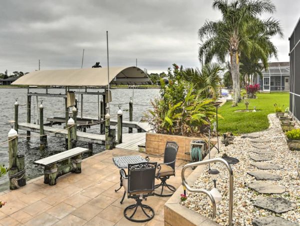 Cape Coral Three Bedroom Lake Front Vacation Rental